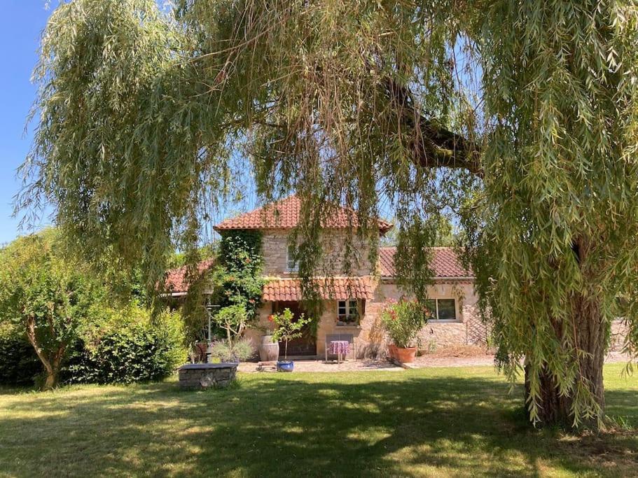 Vakantiehuis La Poire, Op Landgoed Aan De Dordogne Prudhomat Bagian luar foto